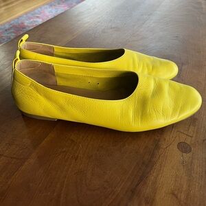 Everlane day glove yellow leather ballet flats, size 9, good condition